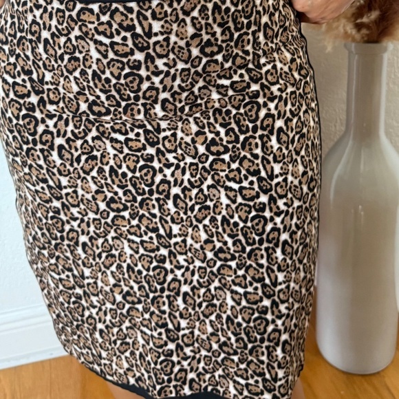 Used White House black market Leopard Print Skirt size 4 - Picture 1 of 5